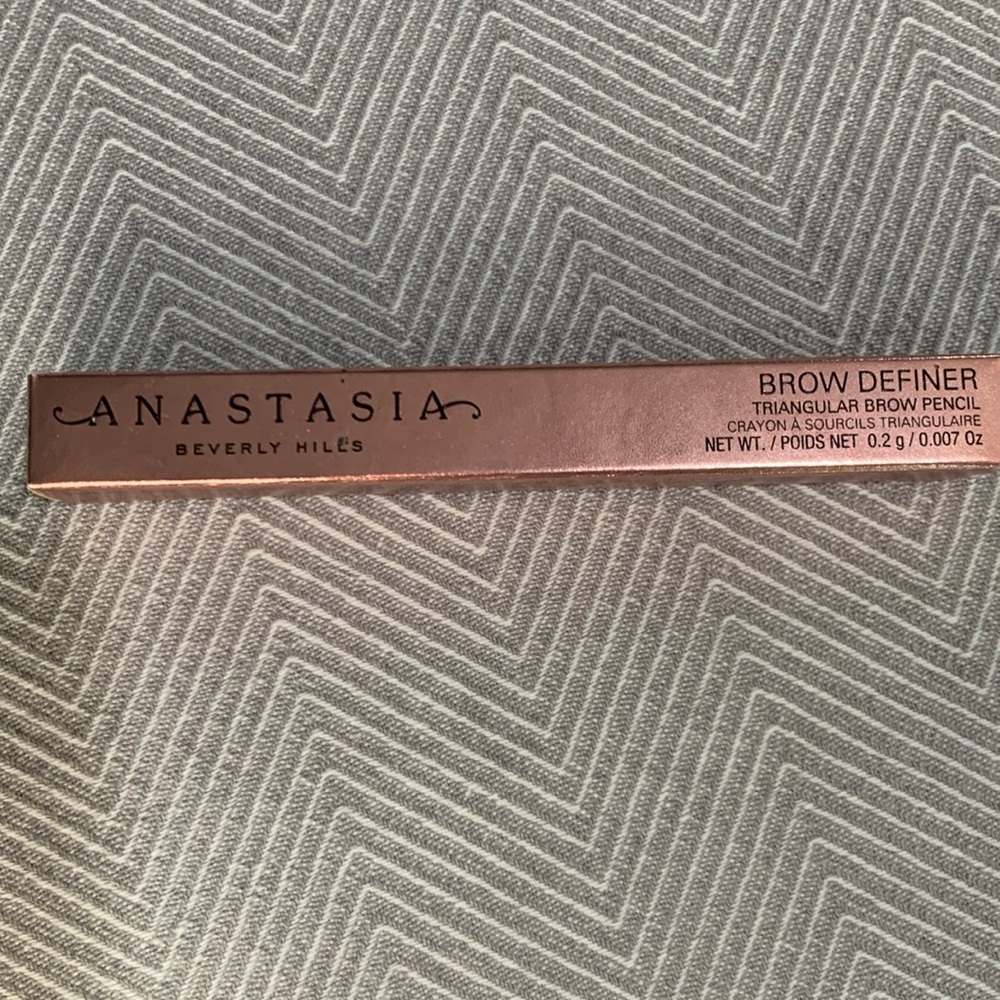 NWT Anastasia Brown Definer-soft brown